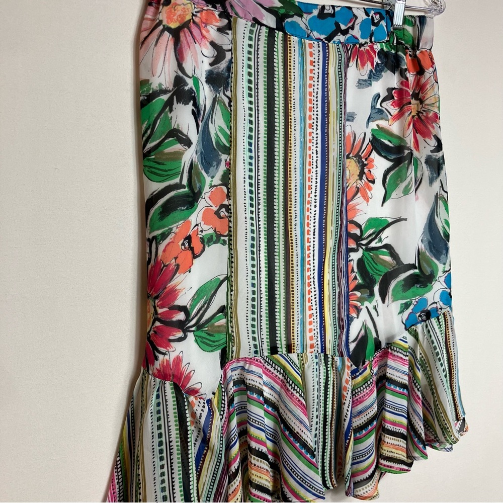 📦💐White Multi Floral & Stripe Ruffle Hem Skirt Sz Small 📦DISCOUNTED SHIPPING